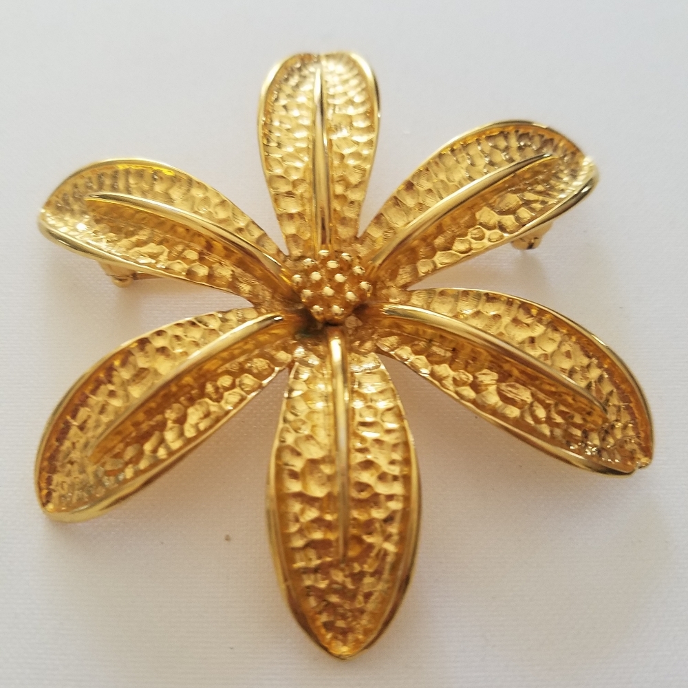 Vintage Monet brooch